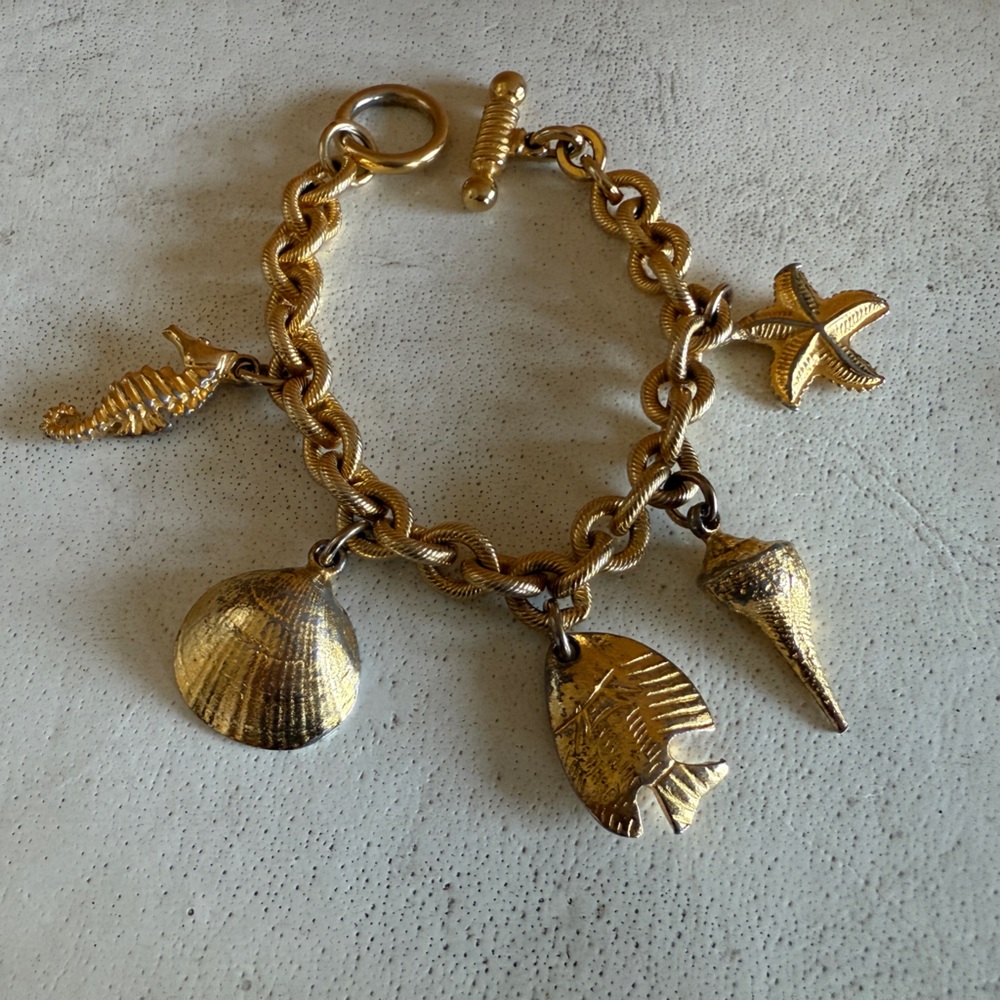 Vintage Ben-Amun Gold Nautical Charm Bracelet Seahorse Shell Starfish Signed